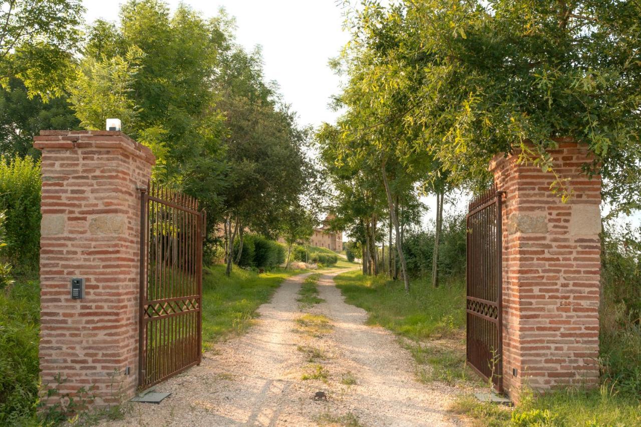 Отель Escons Domaine De Charme Saint-Sulpice-sur-Leze Экстерьер фото